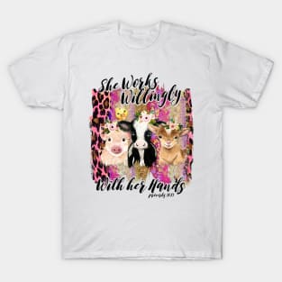 She Works Willingly With Her Hands Farmer Thanksgiving Gift T-Shirt